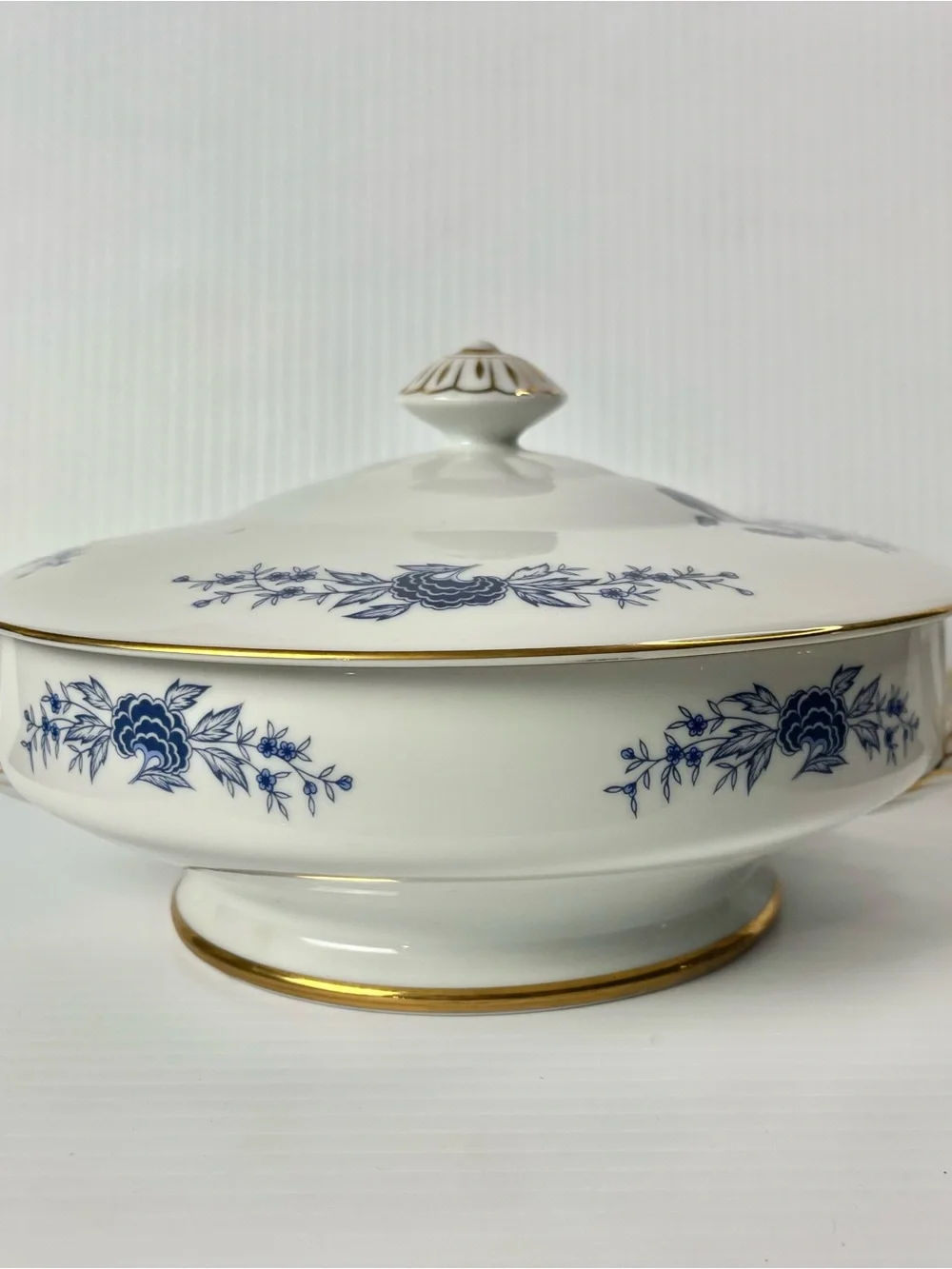 Blue Meissen by Seyei Covered Vegetable Serving Bowl Excellent Condition 5112
